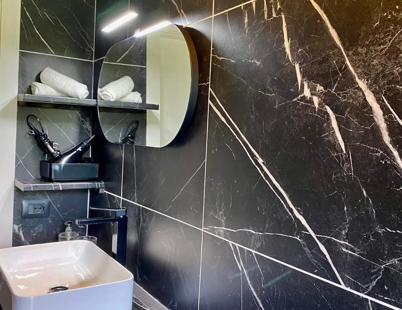 Apartamento Moderno Ed Elegante Loft Con Balcone Milán