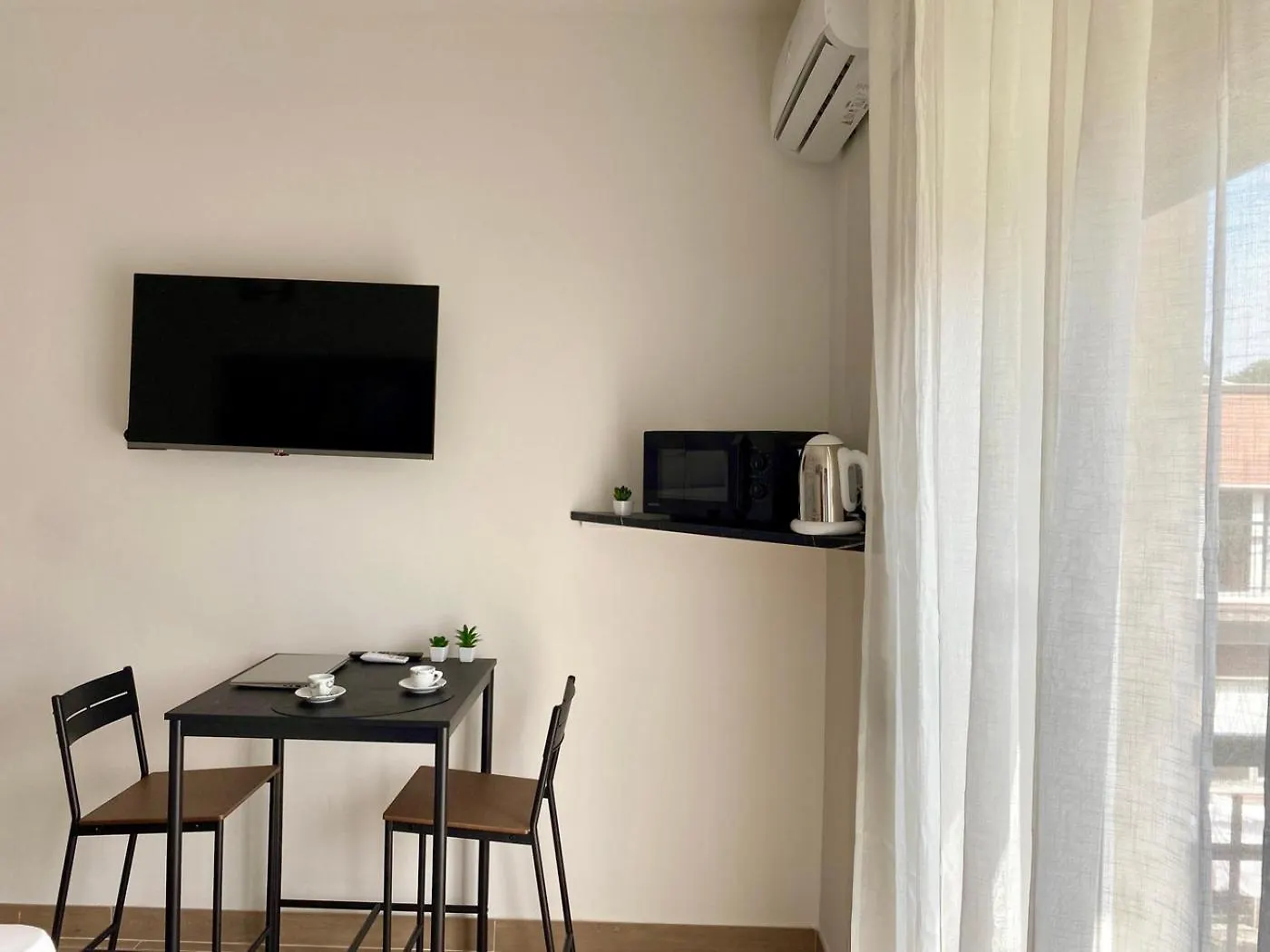Appartamento Moderno Ed Elegante Loft Con Balcone Milano 0*,  Italia